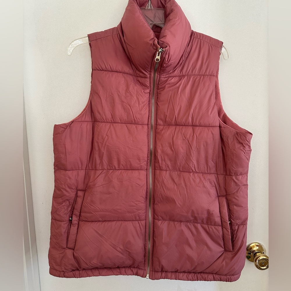 Womens Old Navy puffer vest